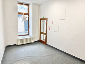 Na prenájom obchodné priestory  40 m2 Hlinkové námestie Žilina — foto 1