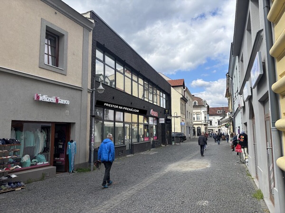 Prenájom - obchodný priestor 250 m2 najfrekventovanejšia ulica Žiliny — foto 4