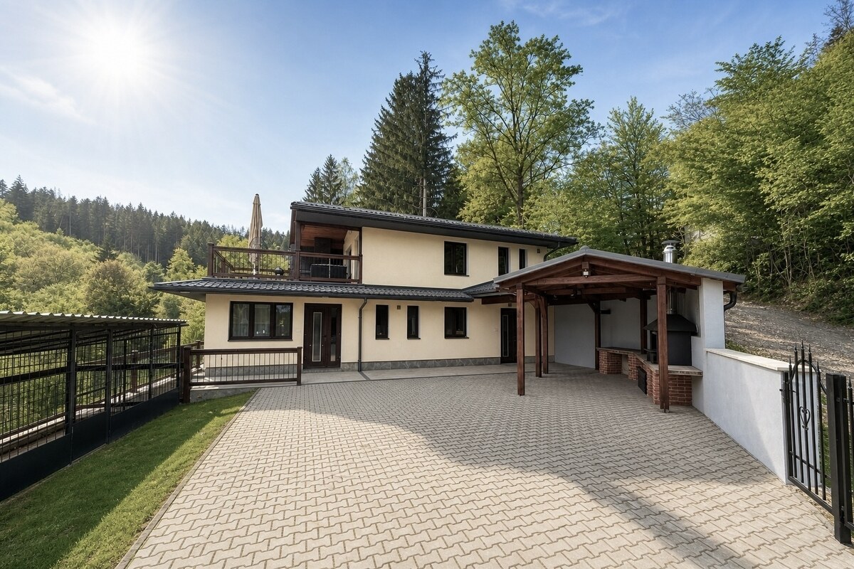 Moderný dom 150 m2 s terasou a vírivkou na predaj - Marček Svederník