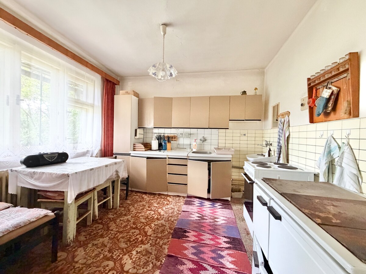 Priestranný rodinný dom v Rudne s veľkým potenciálom — foto 10