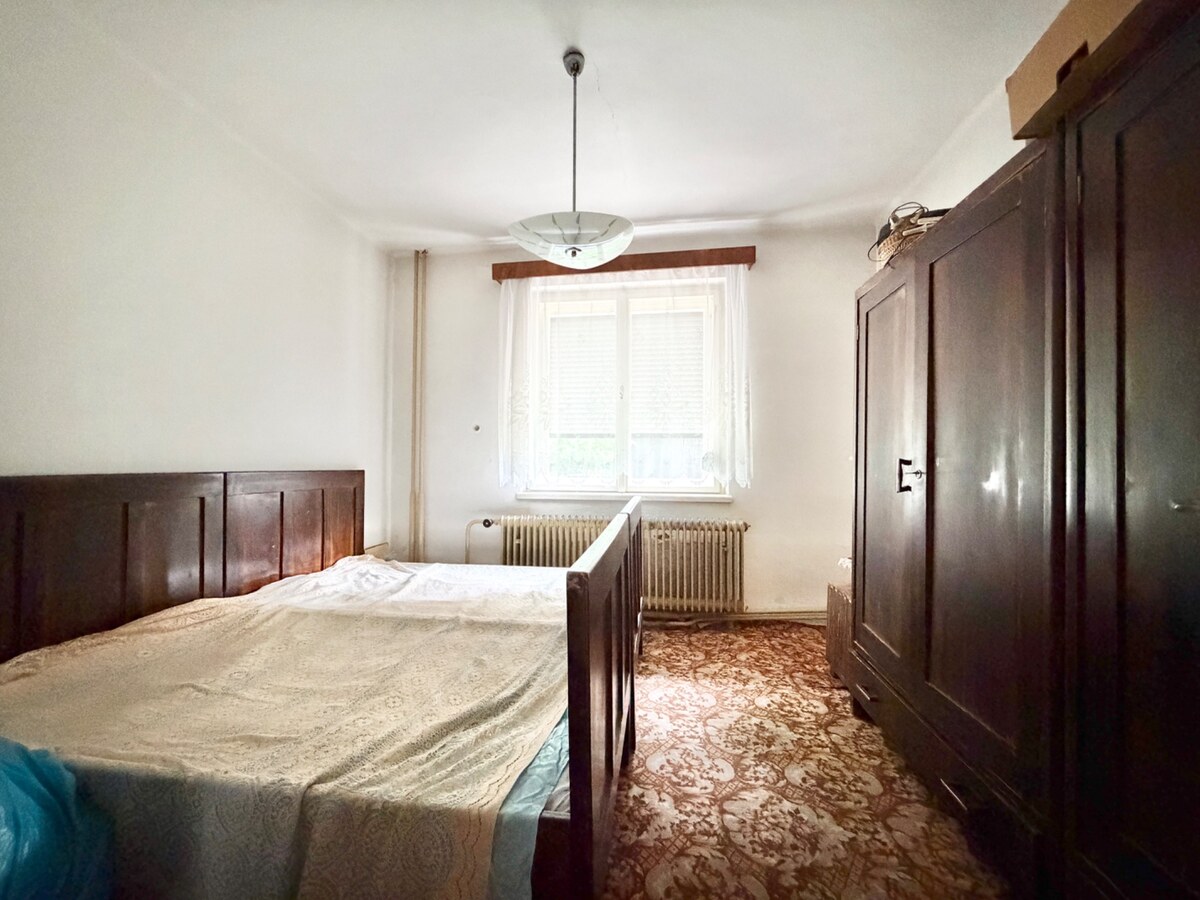 Priestranný rodinný dom v Rudne s veľkým potenciálom — foto 12