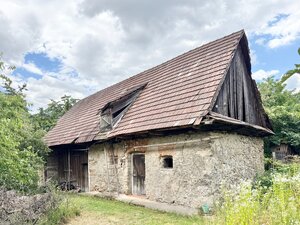 Priestranný rodinný dom v Rudne s veľkým potenciálom — foto 16
