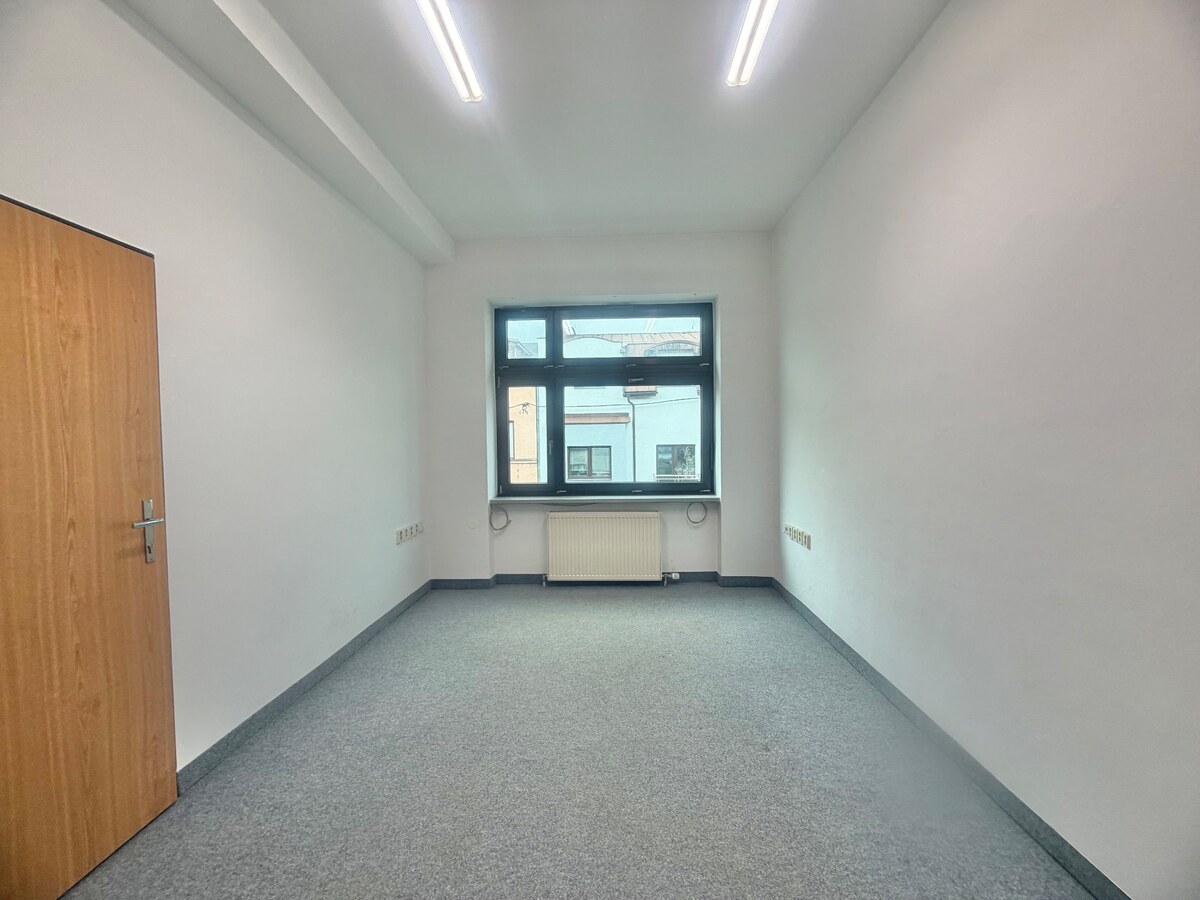 kancelária 14 m2 v centre mesta Čadca