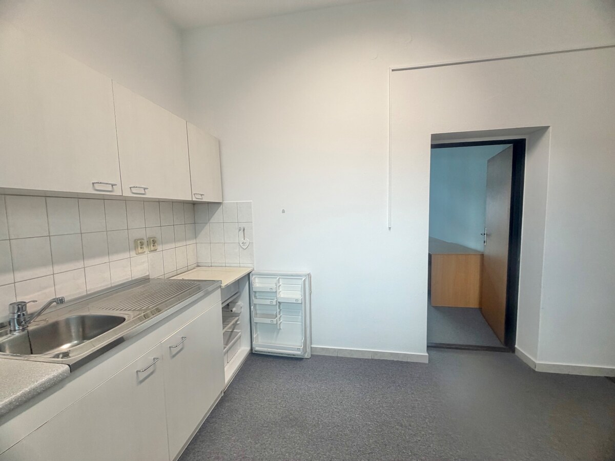 kancelária s kuchynkou 30 m2 v centre mesta Čadca — foto 3