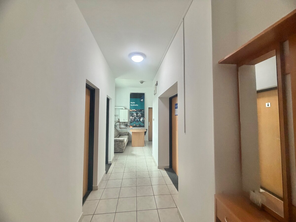 kancelária s kuchynkou 30 m2 v centre mesta Čadca — foto 7