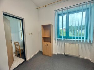 kancelária s kuchynkou 30 m2 v centre mesta Čadca — foto 4