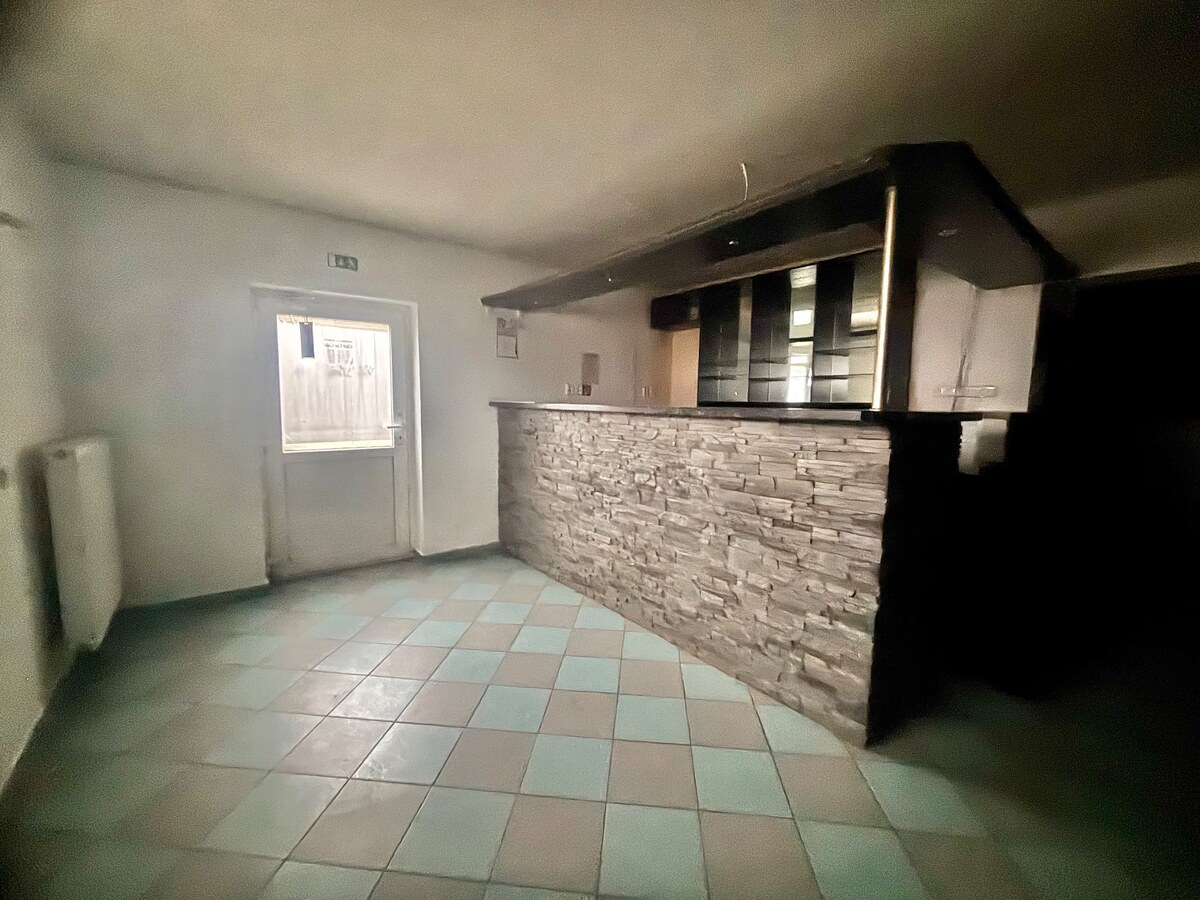 Predaj budovy na podnikanie- bývalý obchodný priestor v Čadci (MO) — foto 2