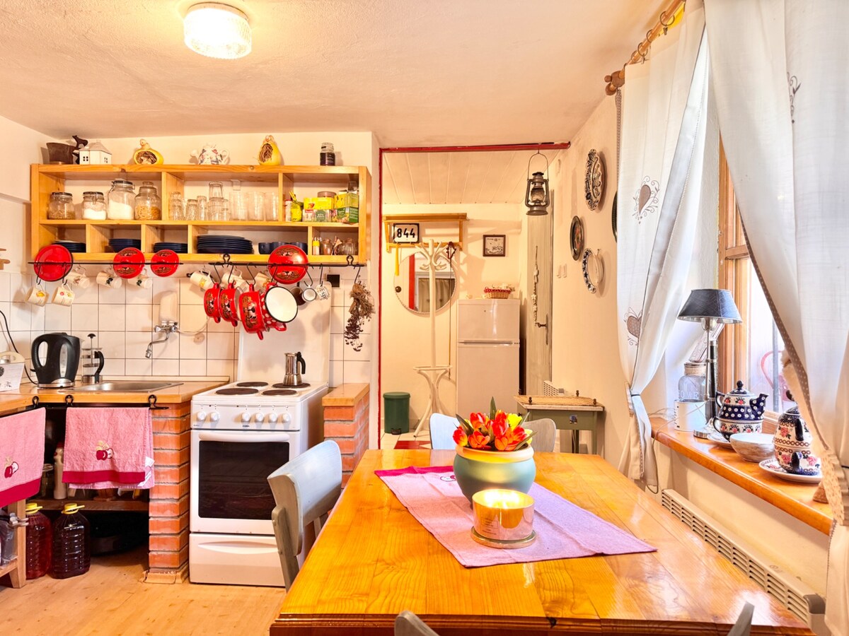 Nadčasová chalúpka obklopená prírodou a výhľadmi v Čadci Husáriku (MO) — foto 17