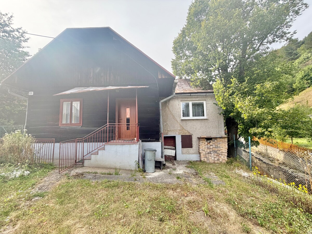Predaj staršieho domu s nádherným pozemkom v Ochodnici — foto 4