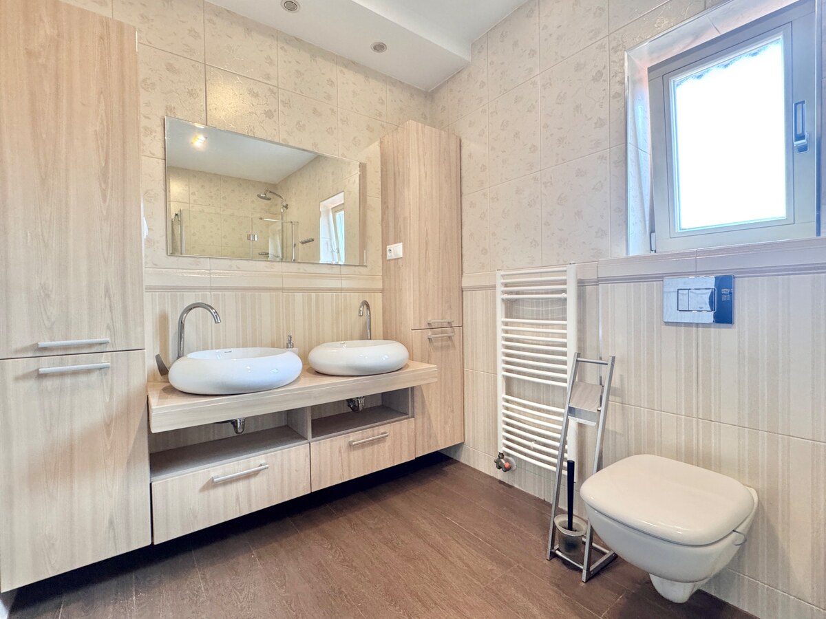 Prenájom luxusného 3 izbového bytu 70 m2 na Mariánskom námestí, Žilina — foto 9