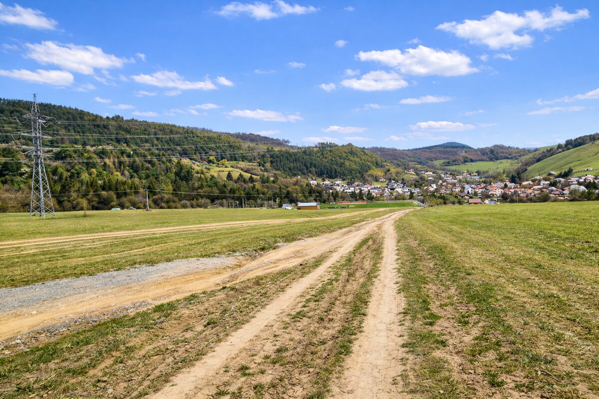 Predaj: Pozemok 4345 m2 v Kotrčinej Lúčke s elektr.vedením (MO) — foto 2