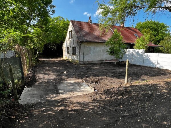 Na predaj pozemok so st. domom Devínska Nová Ves, Okr. Bratislava IV