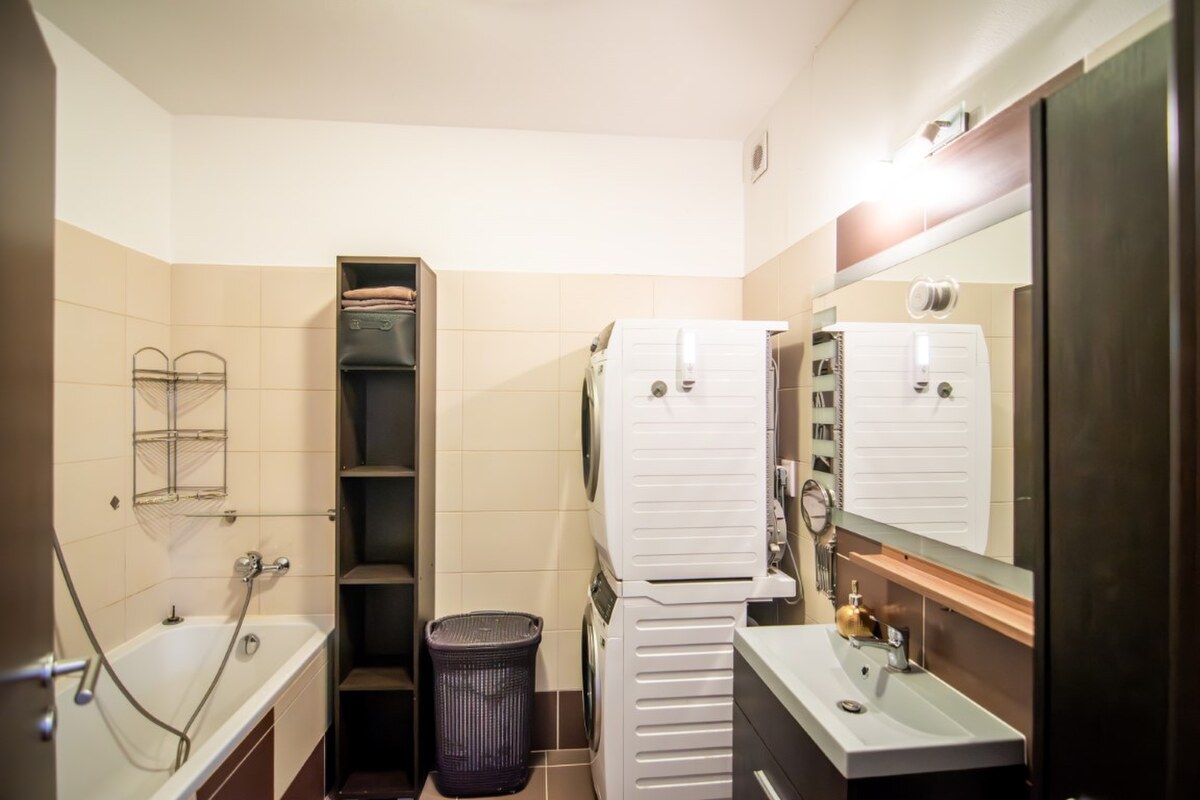 Priestranný 3-izbový byt s veľkou terasou (46 m²) a garážovým státím — foto 13