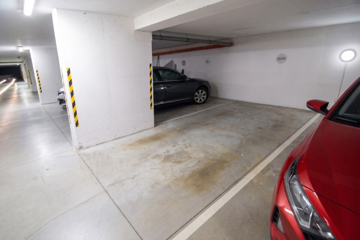 Priestranný 3-izbový byt s veľkou terasou (46 m²) a garážovým státím — foto 17