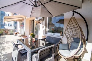 Priestranný 3-izbový byt s veľkou terasou (46 m²) a garážovým státím — foto 11