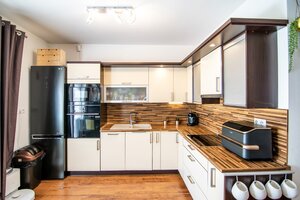 Priestranný 3-izbový byt s veľkou terasou (46 m²) a garážovým státím — foto 4