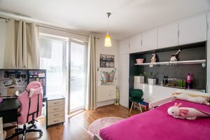 Priestranný 3-izbový byt s veľkou terasou (46 m²) a garážovým státím — foto 7