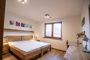 Nadštandardný 4-izbový rodinný dom s garážou a veľkým pozemkom — foto 10