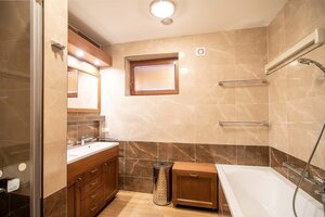 Nadštandardný 4-izbový rodinný dom s garážou a veľkým pozemkom — foto 14