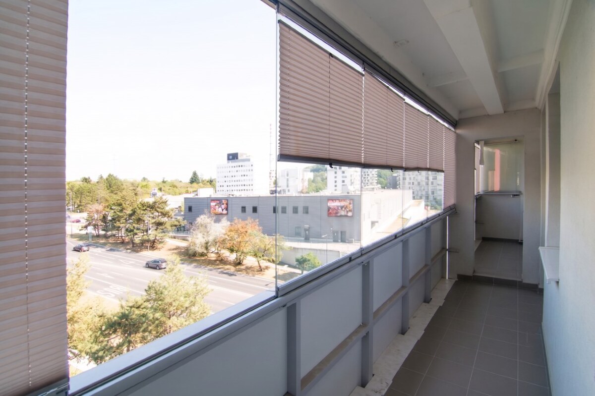 Priestranný 3-izbový byt s 11,4 m² loggiou – Lipského, Dúbravka — foto 14