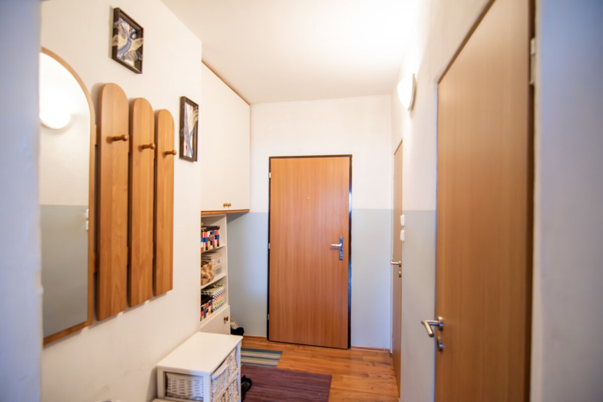Priestranný 3-izbový byt s 11,4 m² loggiou – Lipského, Dúbravka — foto 9