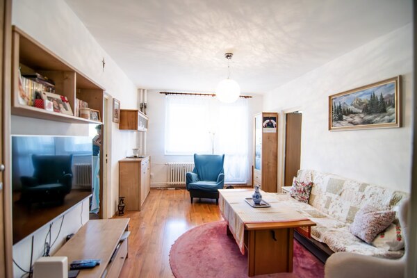 Priestranný 3-izbový byt s 11,4 m² loggiou – Lipského, Dúbravka