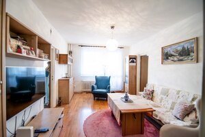 Priestranný 3-izbový byt s 11,4 m² loggiou – Lipského, Dúbravka — foto 1