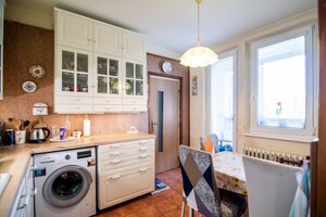 Priestranný 3-izbový byt s 11,4 m² loggiou – Lipského, Dúbravka — foto 11