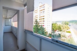Priestranný 3-izbový byt s 11,4 m² loggiou – Lipského, Dúbravka — foto 13