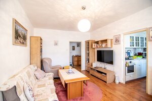 Priestranný 3-izbový byt s 11,4 m² loggiou – Lipského, Dúbravka — foto 2