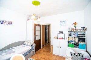 Priestranný 3-izbový byt s 11,4 m² loggiou – Lipského, Dúbravka — foto 8
