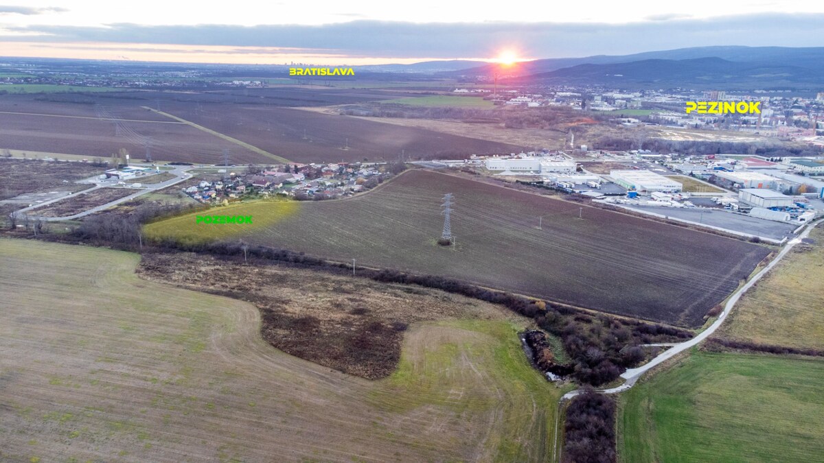 Na predaj pozemok v Pezinku o výmere 3860 m2 — foto 4