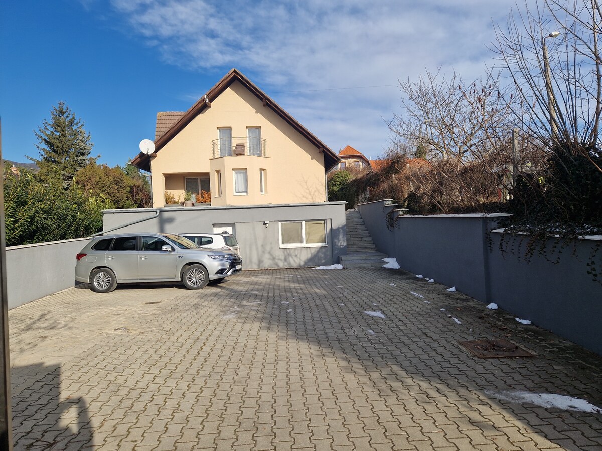 Viacgeneračný rodinný dom / investičná nehnuteľnosť – Dolná časť Zobor — foto 6