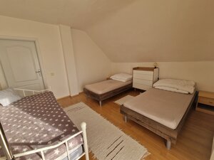 Viacgeneračný rodinný dom / investičná nehnuteľnosť – Dolná časť Zobor — foto 11