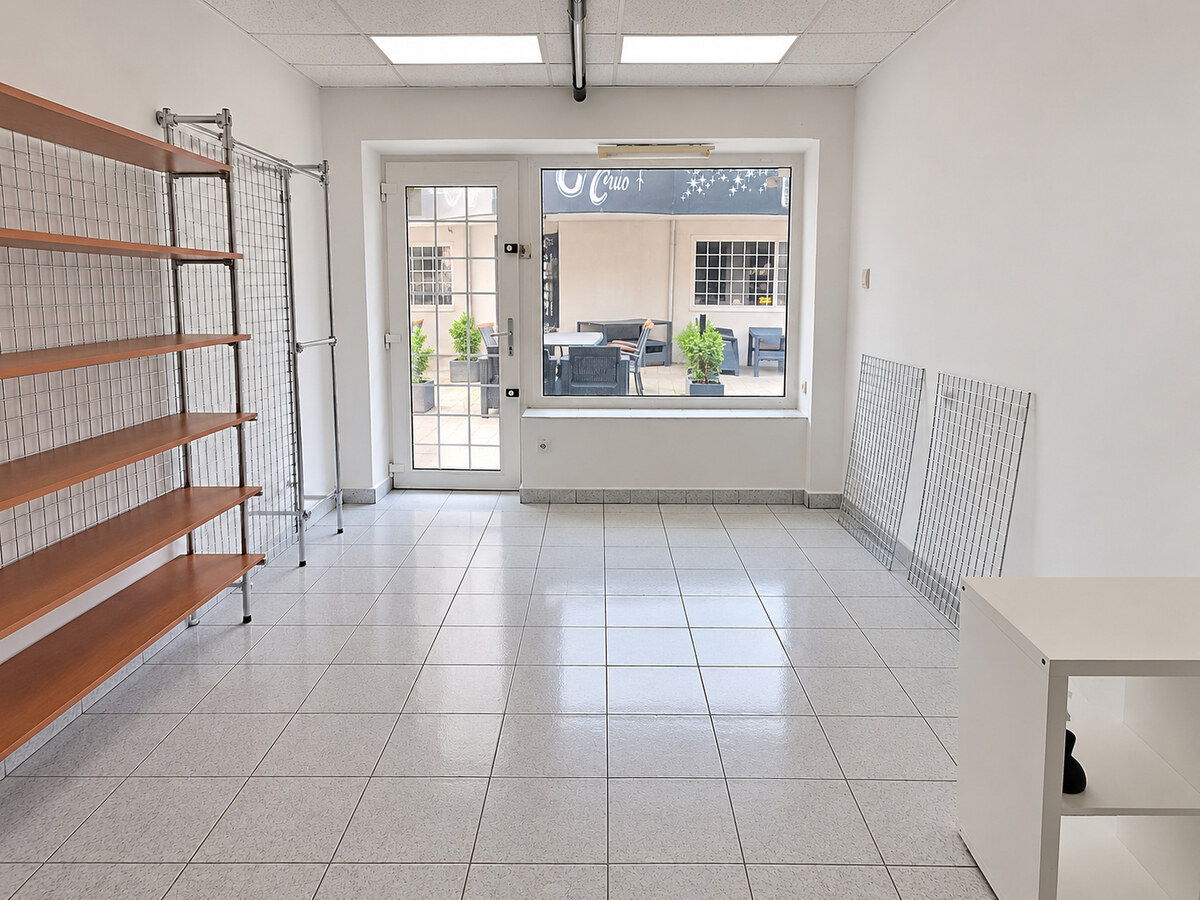 PRENÁJOM: obchodný priestor v centre, Piešťany — foto 2