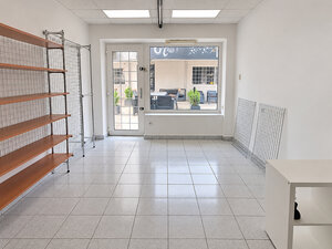 PRENÁJOM: obchodný priestor v centre, Piešťany — foto 2