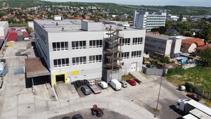 PREDAJ: Výrobná poschodová hala na rozľahlom pozemku, Hlohovec — foto 1
