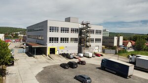 PREDAJ: Výrobná poschodová hala na rozľahlom pozemku, Hlohovec — foto 2
