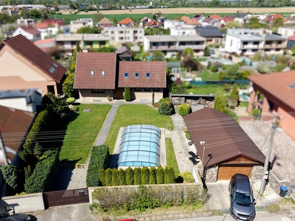 REZERVOVANÉ - rodinný dom pri Piešťanoch s bazénom a krásnym pozemkom