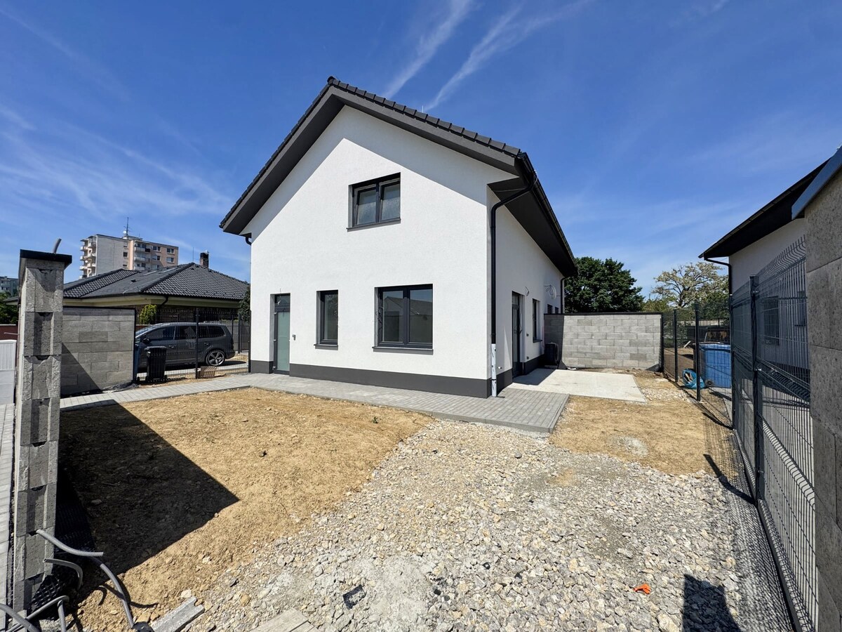 NEW LIVING - posledný 3i byt, 2x parking a pozemok, Záhradná, Vrbové