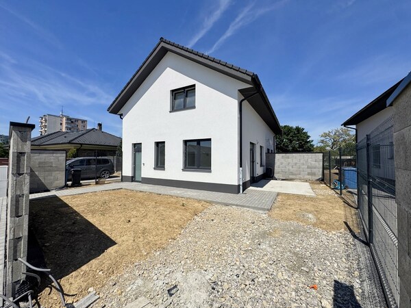 NEW LIVING - posledný 3i byt, 2x parking a pozemok, Záhradná, Vrbové