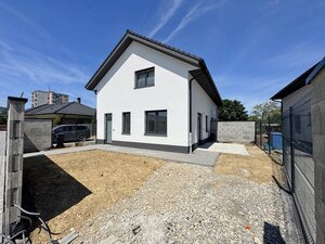 NEW LIVING - posledný 3i byt, 2x parking a pozemok, Záhradná, Vrbové — foto 1