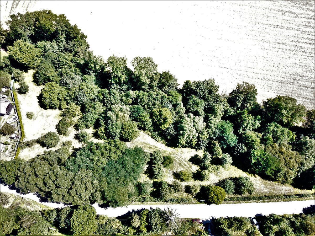 Na predaj stavebný pozemok v obci Prašník, vzdialený 14km od Piešťan