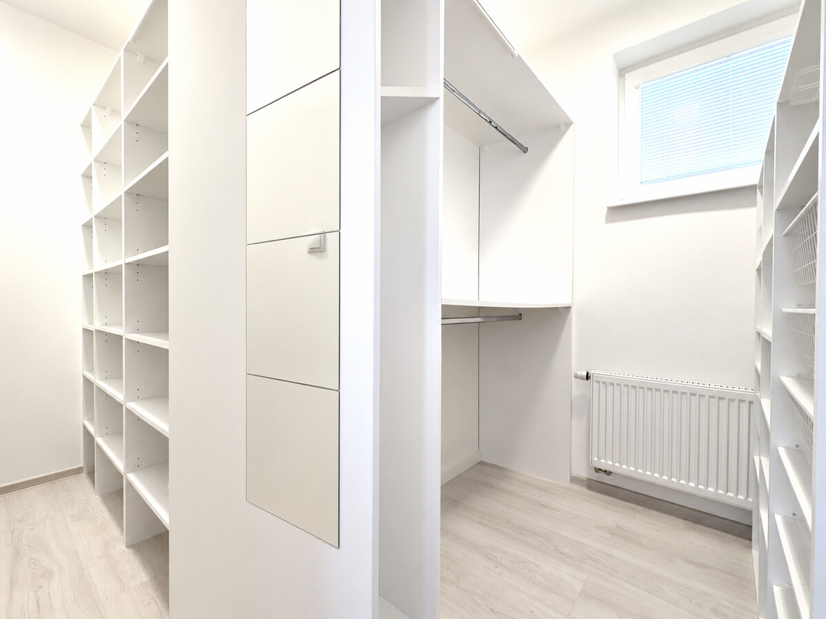 Moderný 2-izbový byt s priestrannou terasou a 2 parkovacími miestami — foto 7