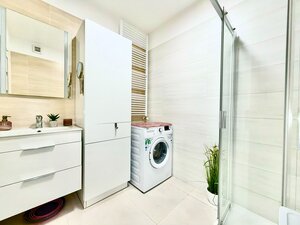 Moderný 2-izbový byt s priestrannou terasou a 2 parkovacími miestami — foto 5