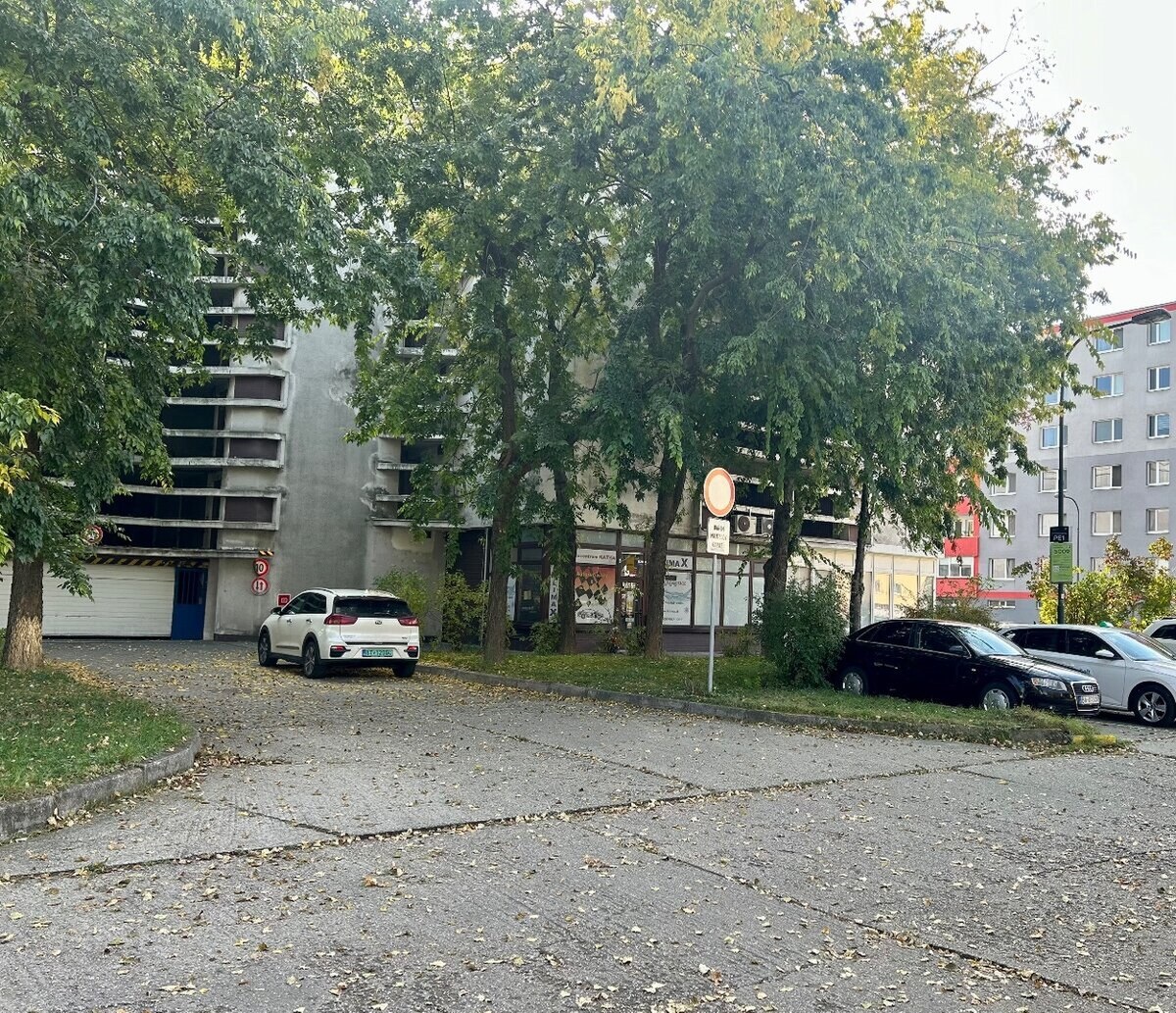 nadštandardne veľká garáž na ul. Medveďovej, Petržalka — foto 4