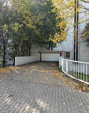 nadštandardne veľká garáž na ul. Medveďovej, Petržalka — foto 1