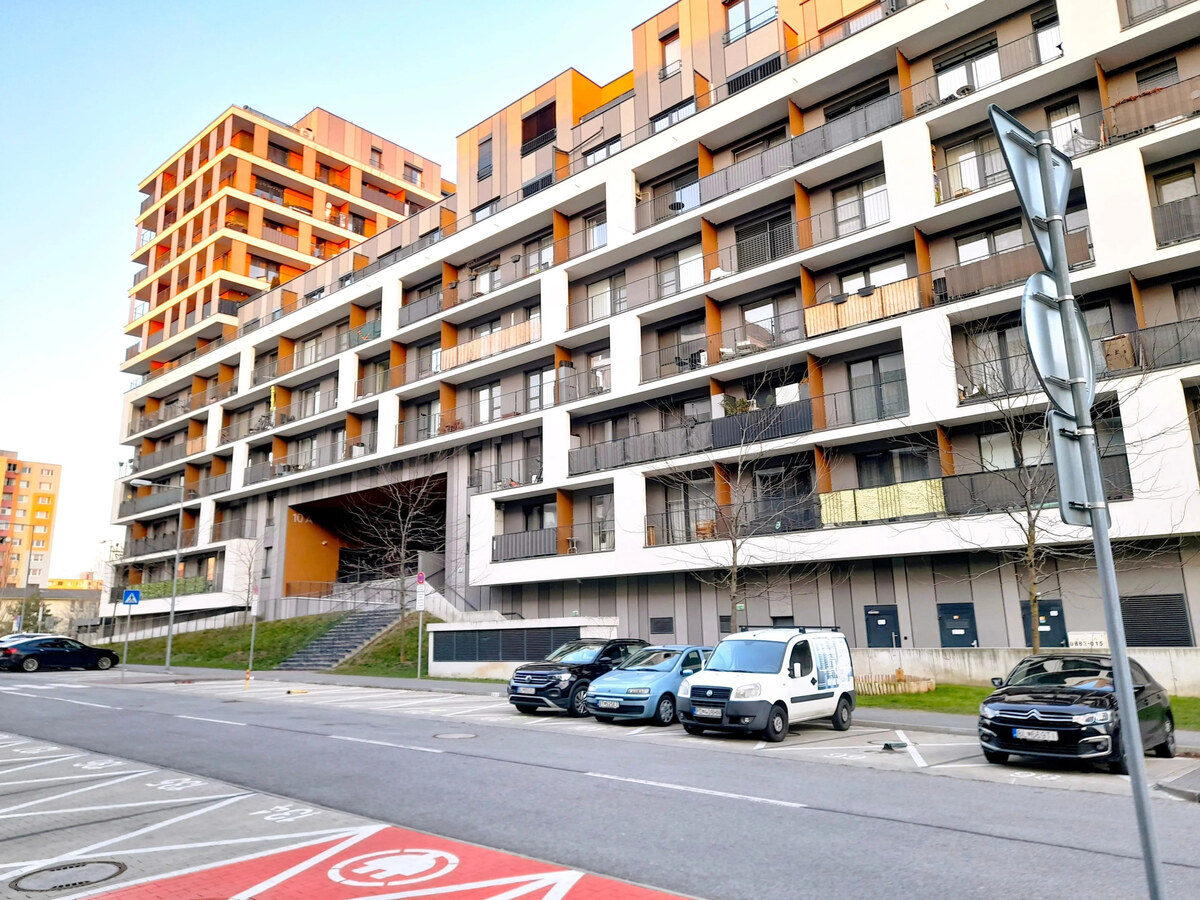 3-izb. byt v projekte Slnečnice, 7 p/7, balkón — foto 10