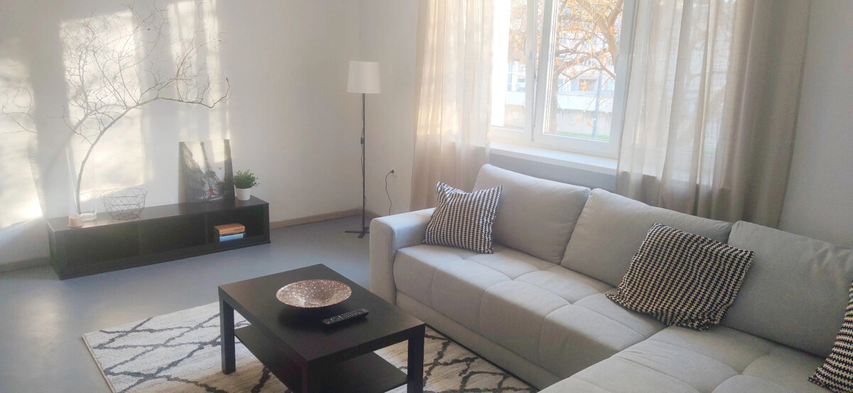 2-izb. byt, Karadžičova ul., Staré Mesto, balkón — foto 3