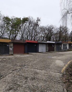 garáž Púpavova, Karlova Ves + pivnica — foto 2